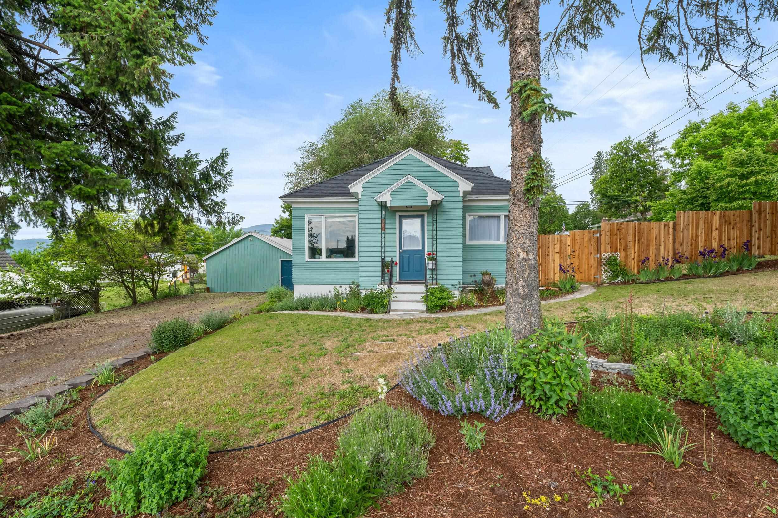 Property Photo: 697 N Hofstetter St WA 99114