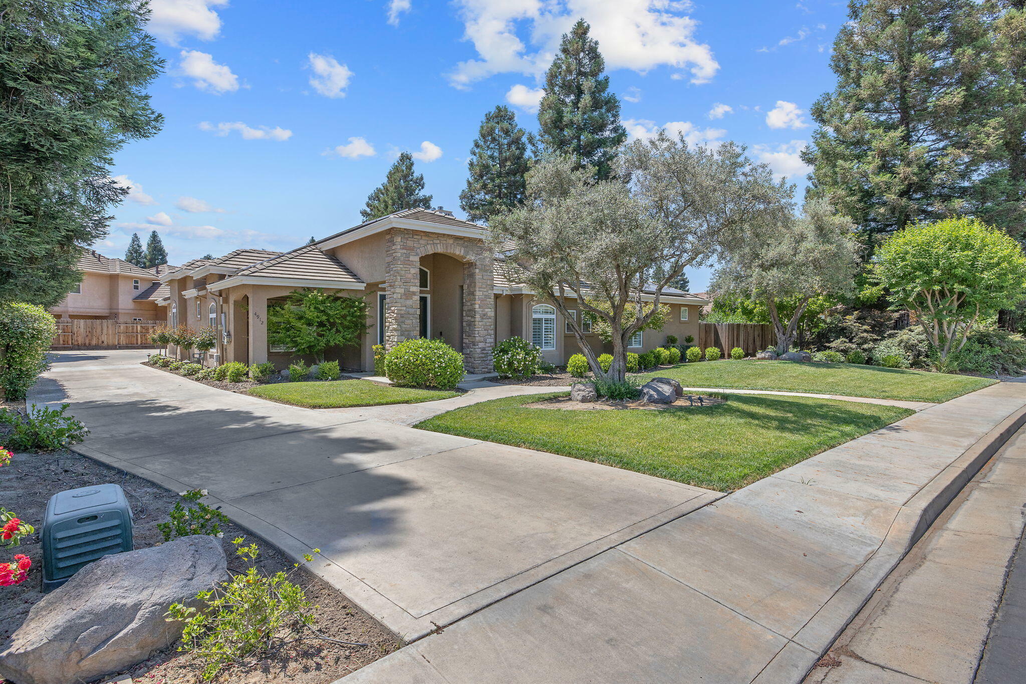 Property Photo:  4912 Lakewood Drive  CA 93291 