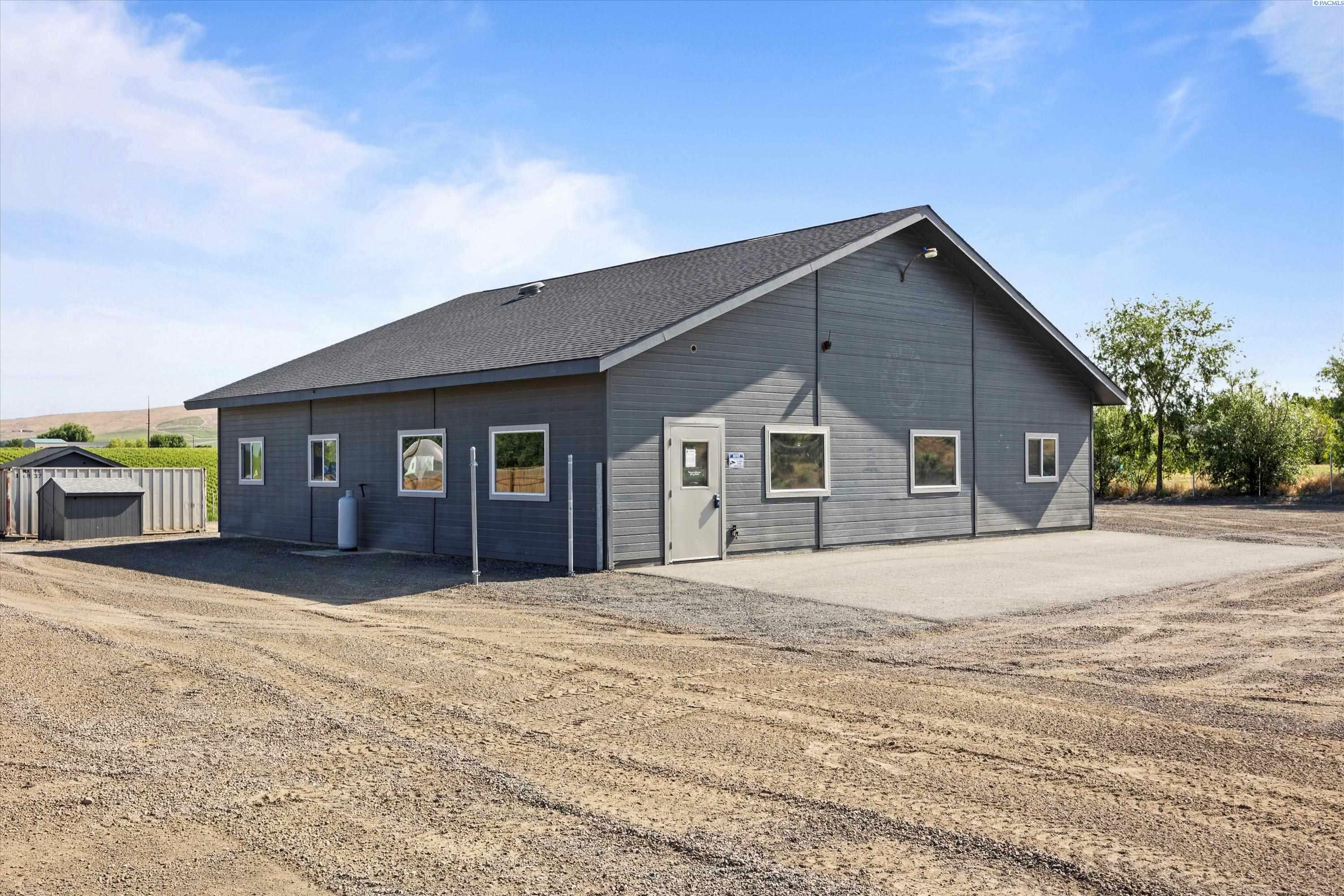 Property Photo: 22206 E Kennedy Rd WA 99320