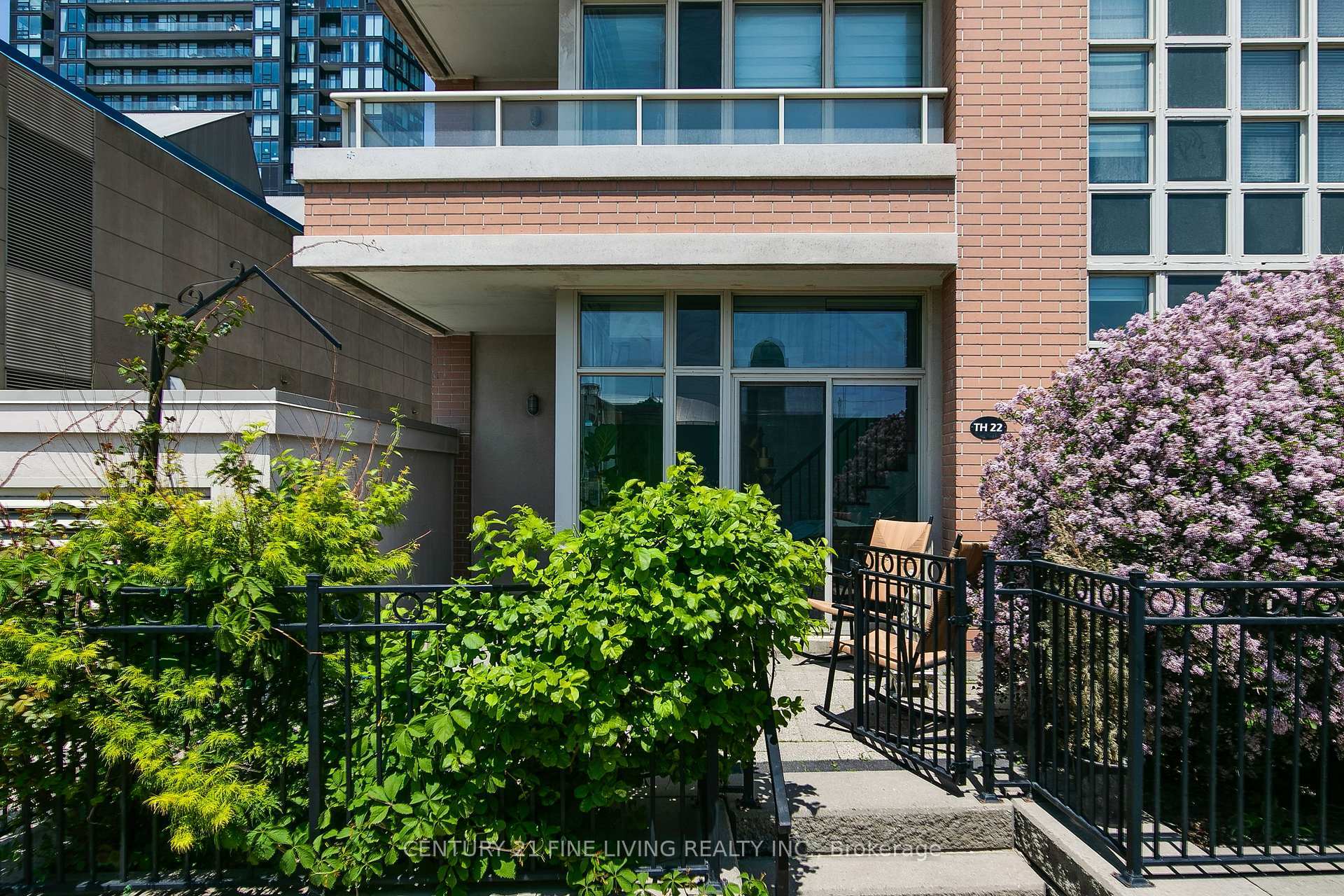 Photo de la propriété: 6 Pirandello Street Th22 ON M6K 0B1