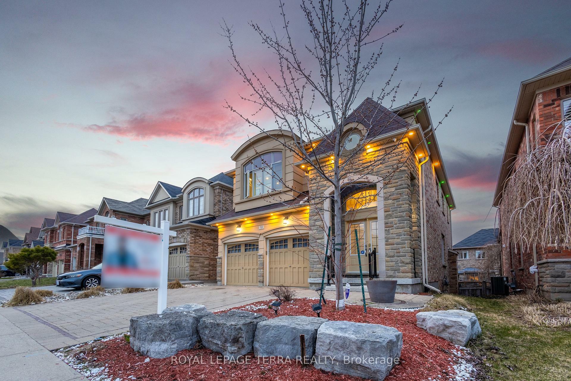Property Photo: 584 Pinery Trail ON N2V 2Y3