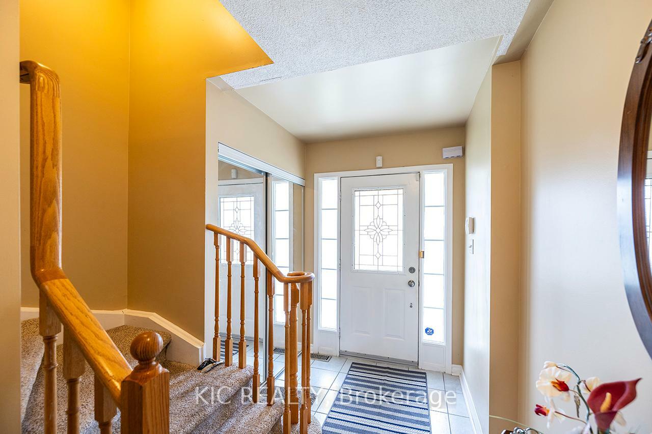 Property Photo: 904 Bourne Crescent ON L1H 8X5