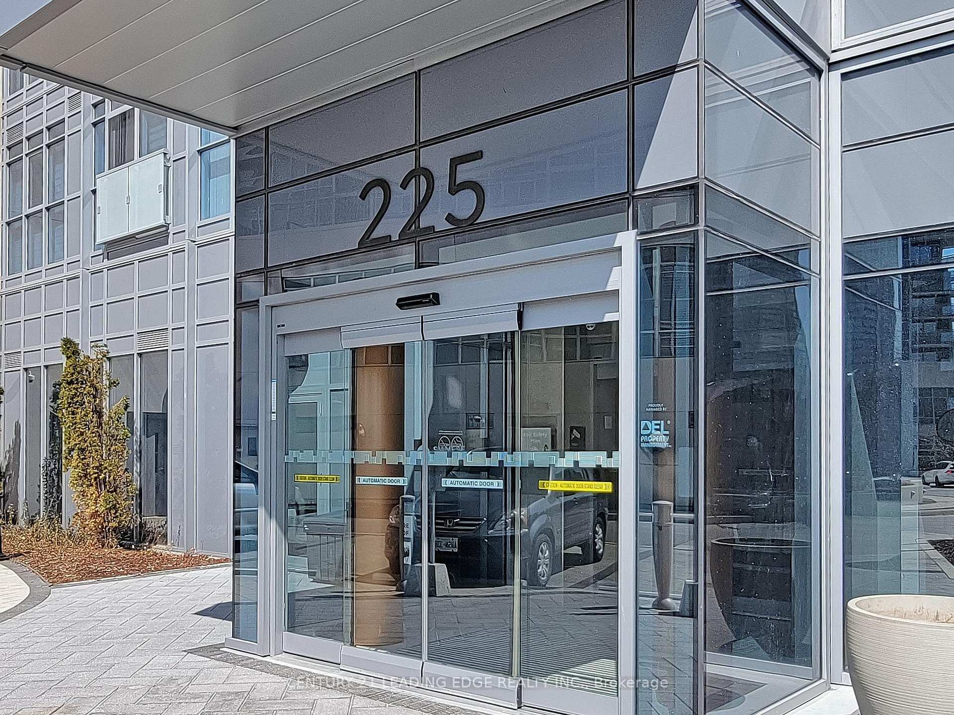 Property Photo: 225 Village Green Square 604 ON M1S 0N4