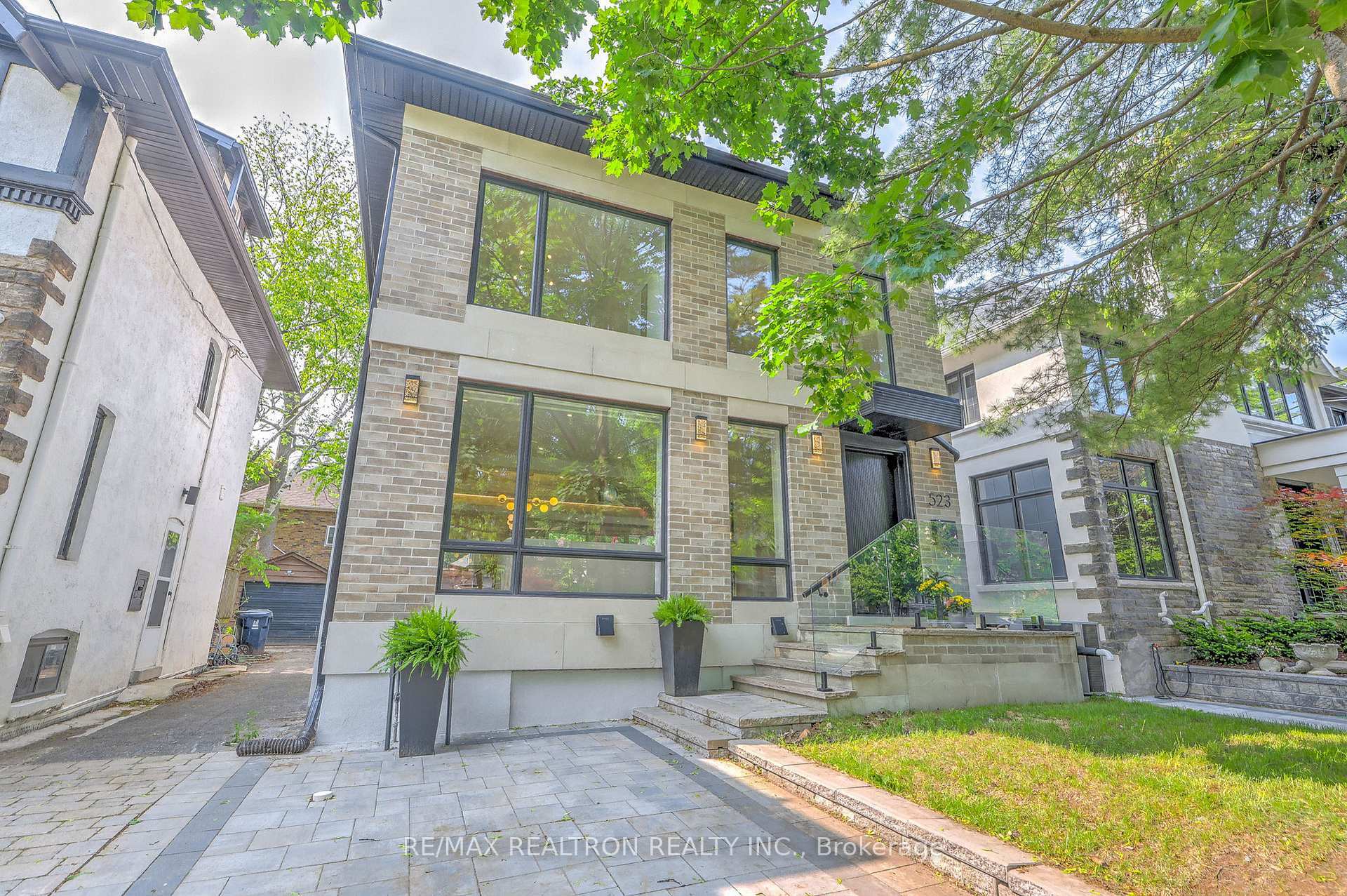 Property Photo: 523 Briar Hill Avenue ON M5N 1N1