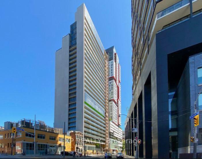 Property Photo: 330 Richmond Street W 606 ON M5V 1X2