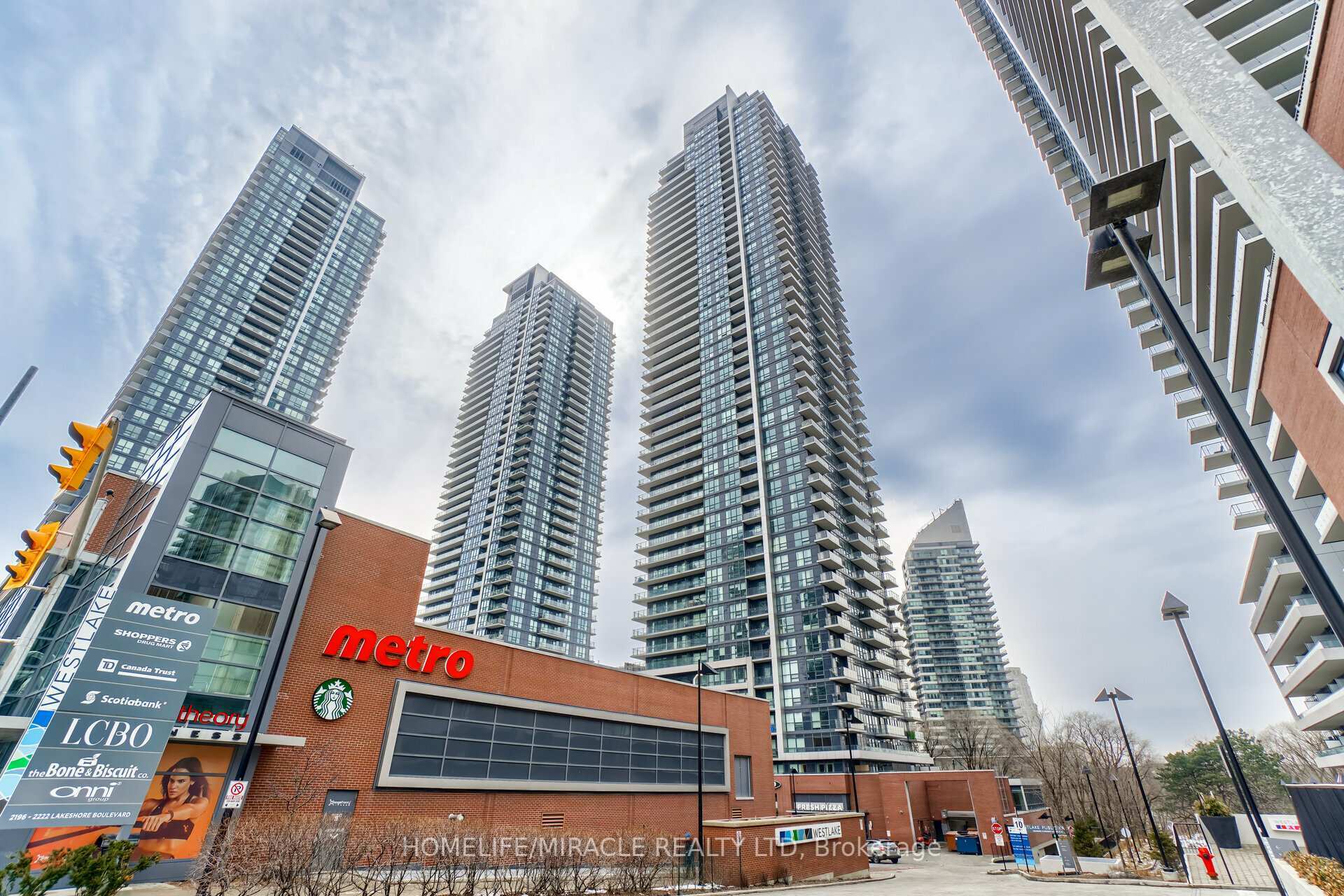 Property Photo: 2220 Lake Shore Boulevard W 4208 ON M8V 0C1