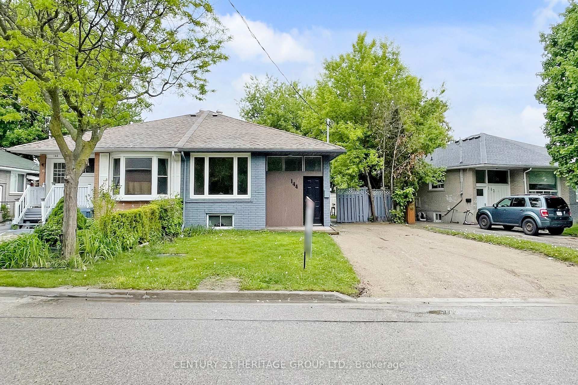144 Maurice Court  Newmarket ON L3Y 2W2 photo