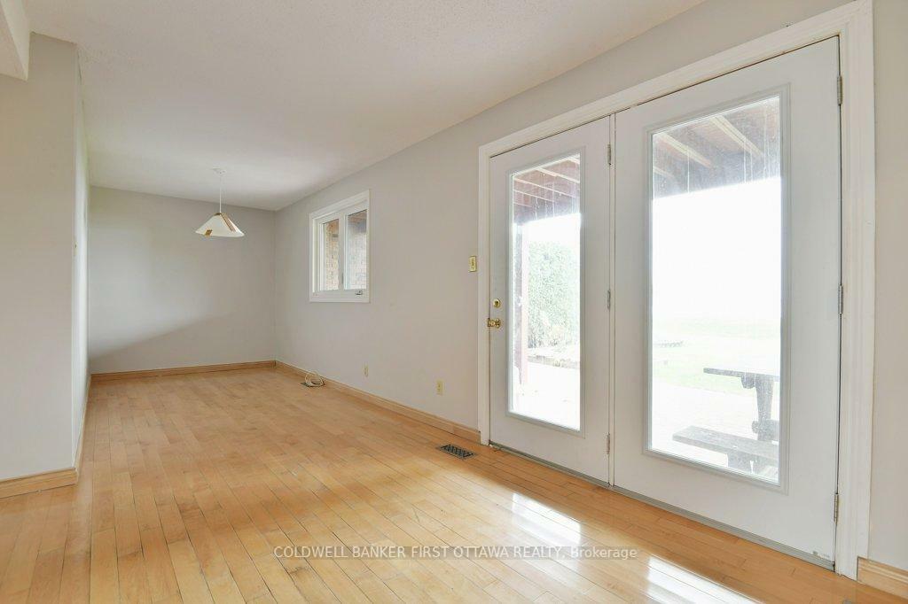 Property Photo: 202 Kehoe Street ON K2B 6A5