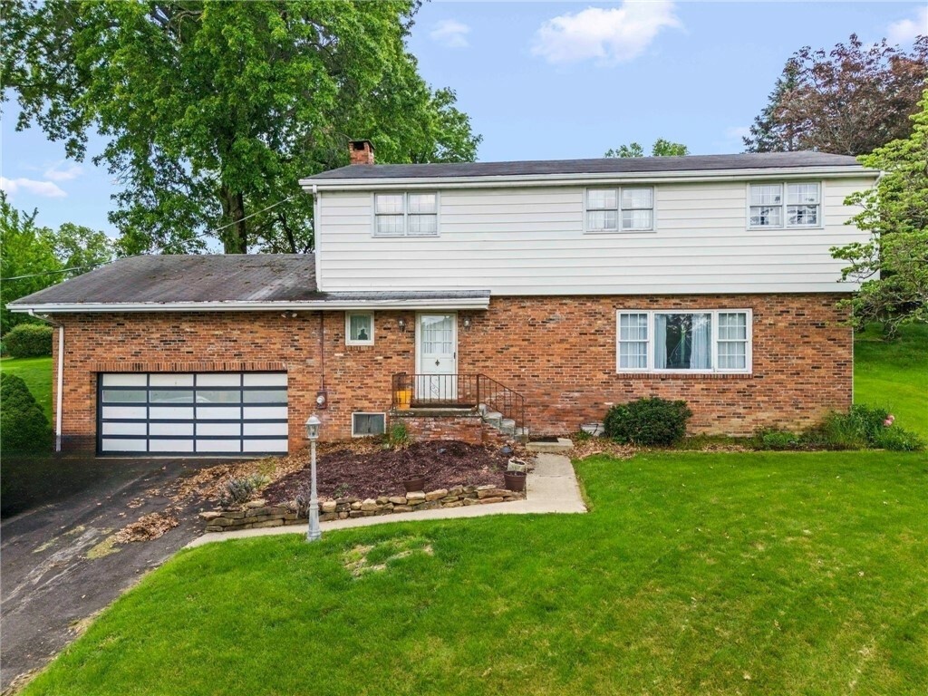 Property Photo: 48 Green Crescent Dr PA 15301
