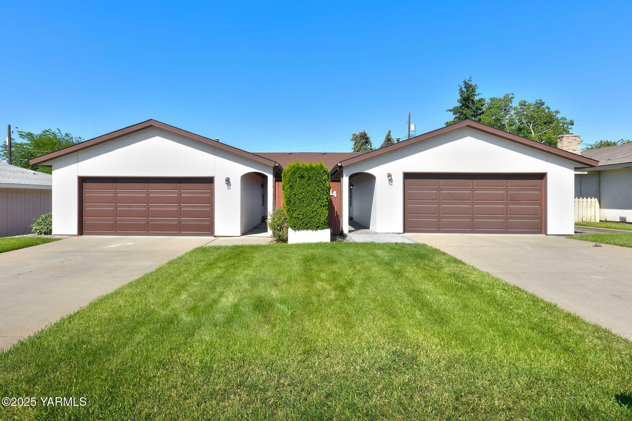 Property Photo: 614 &Amp 616 S 44th Ave WA 98908