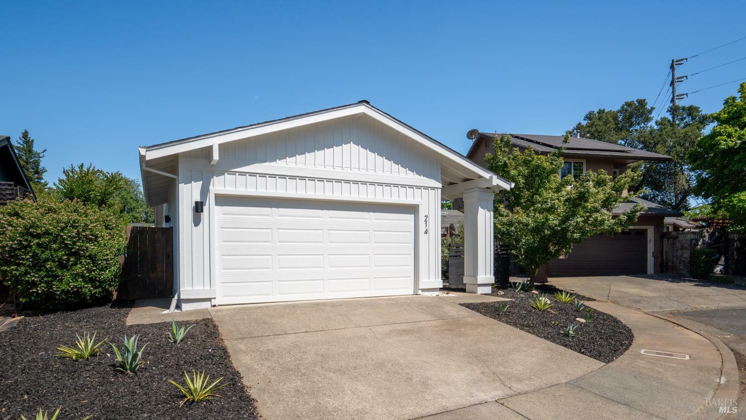 Property Photo: 214 Hummingbird Court CA 95448