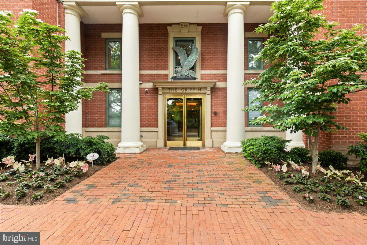 Property Photo:  955 26th Street NW 106  DC 20037 