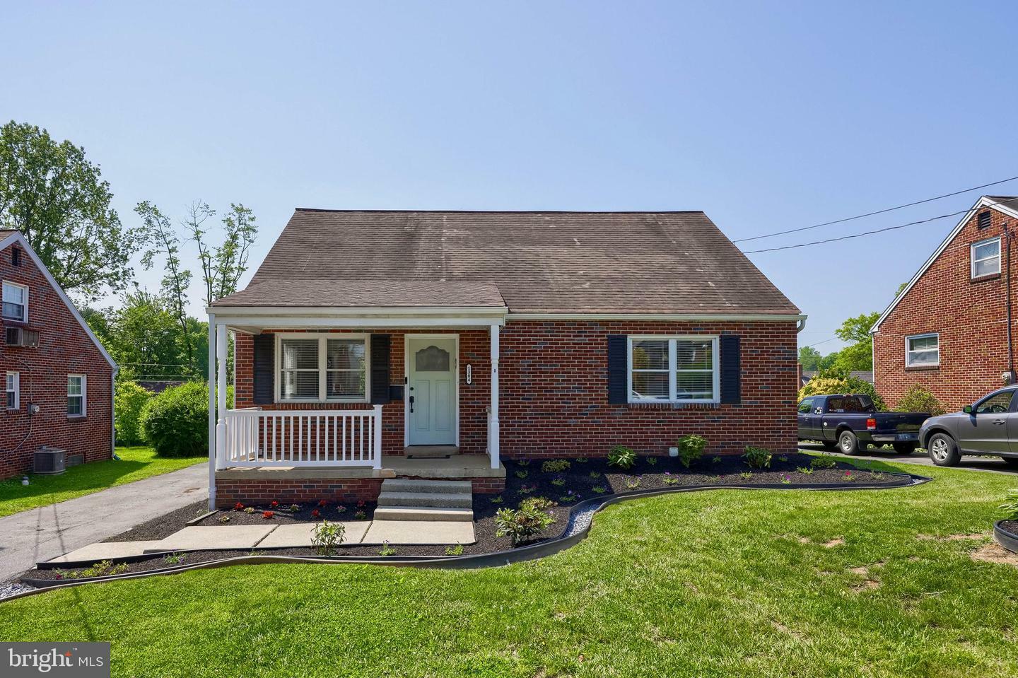 Property Photo: 1304 Maple Avenue PA 17603