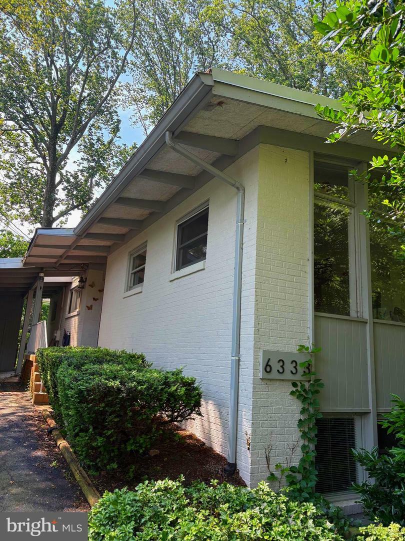 Property Photo: 6333 Lakeview Drive VA 22041