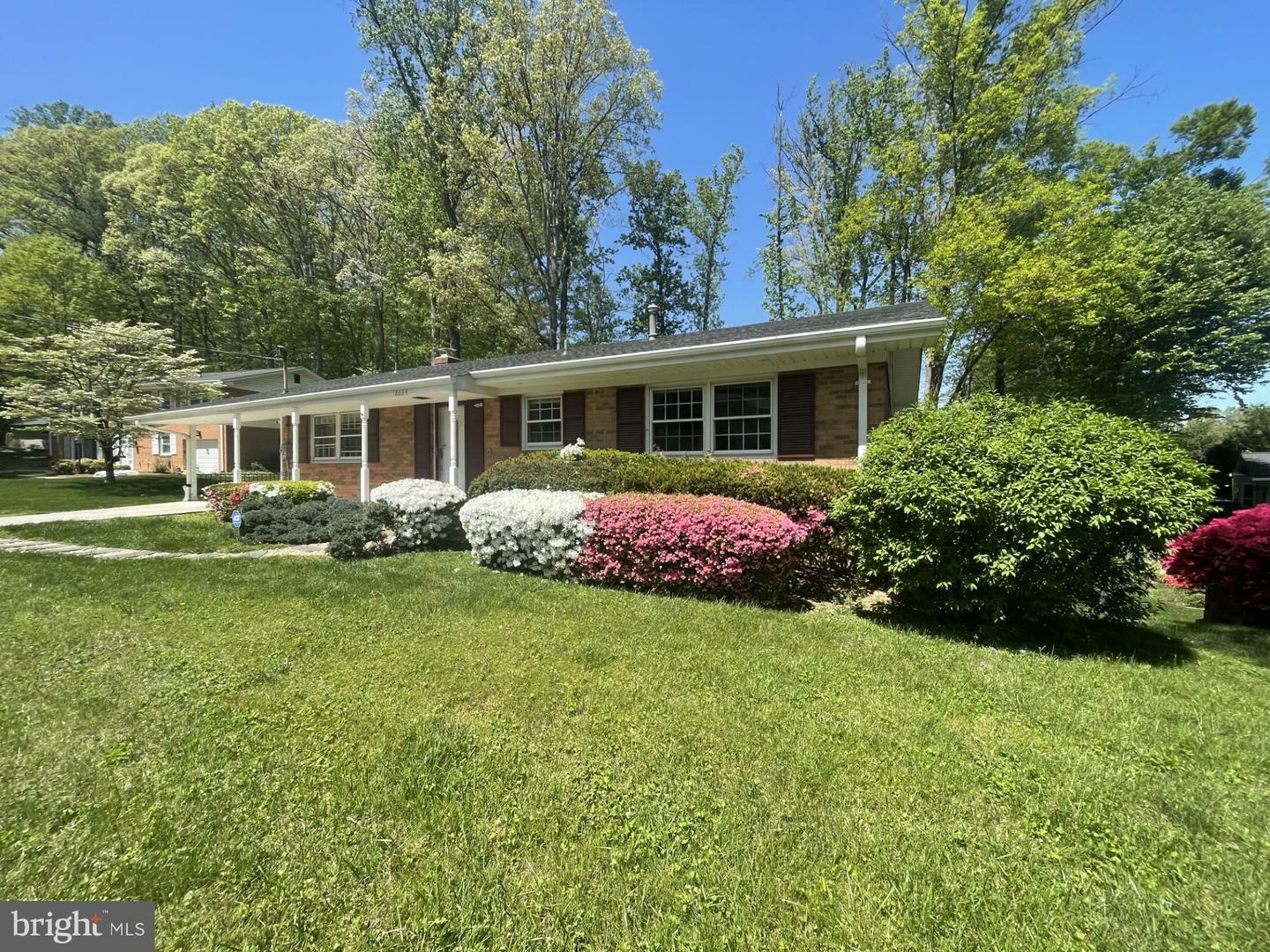 Property Photo: 8634 Aberdeen Court VA 22003