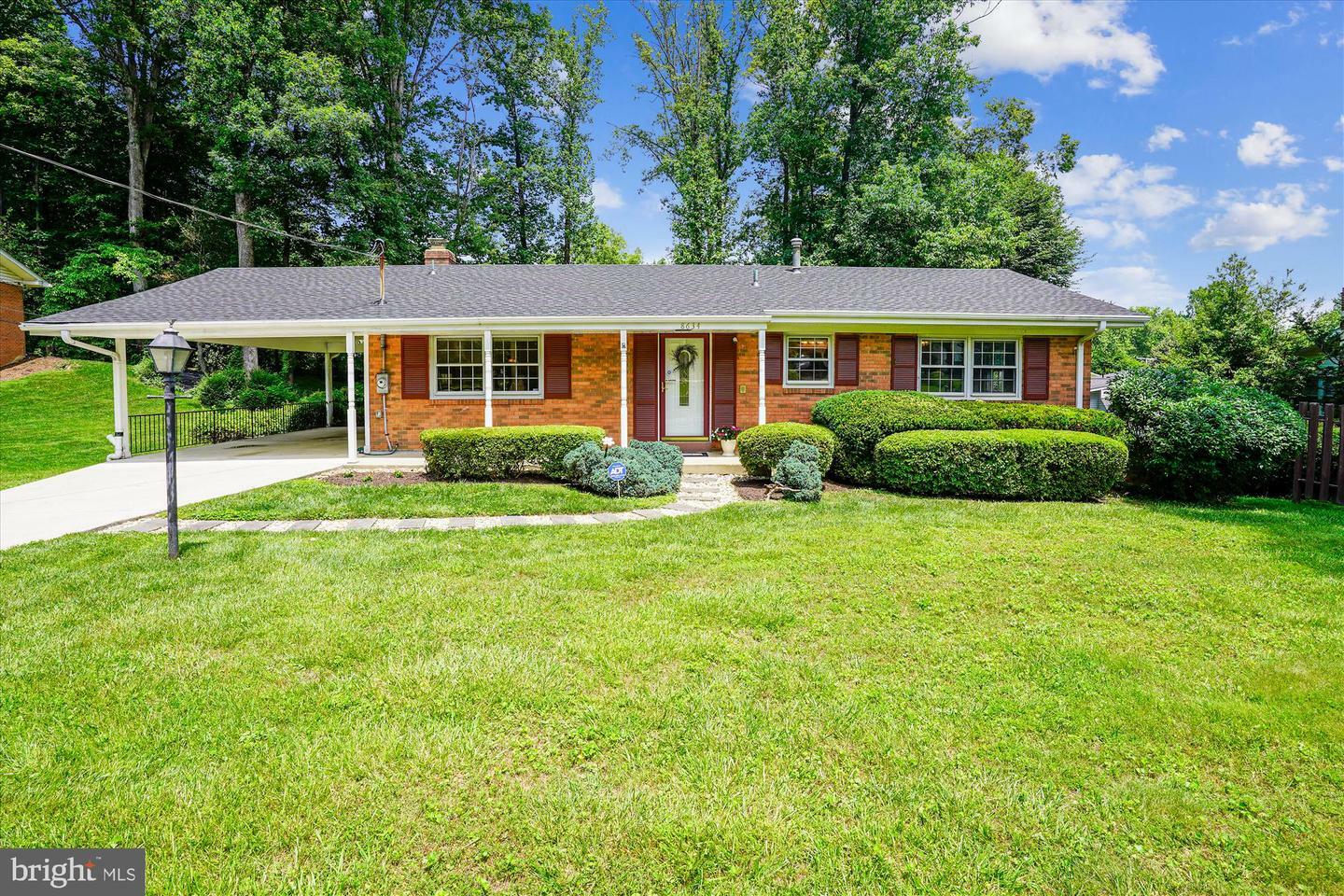 Property Photo: 8634 Aberdeen Court VA 22003