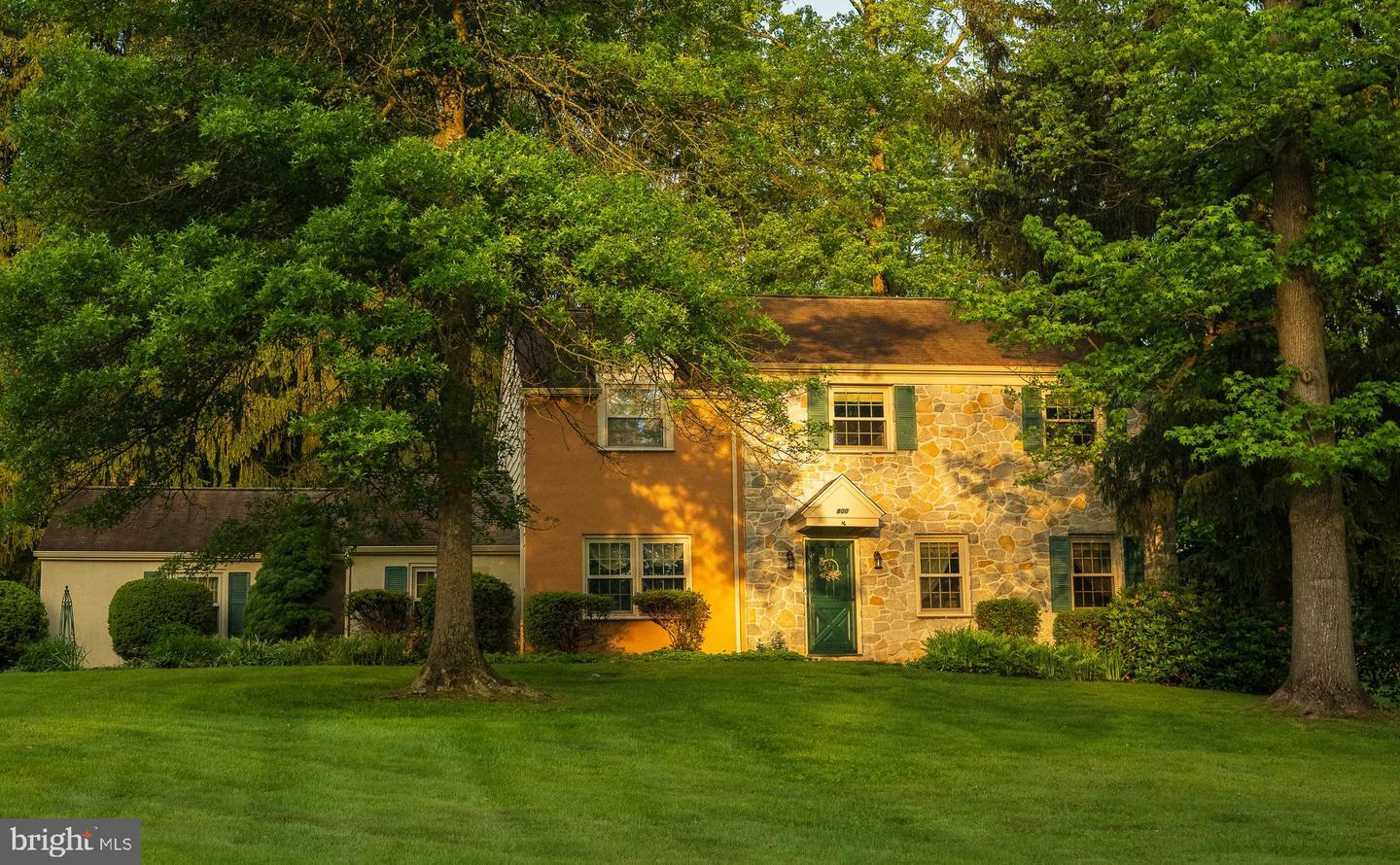 Property Photo: 800 Hunt Club Lane PA 19425
