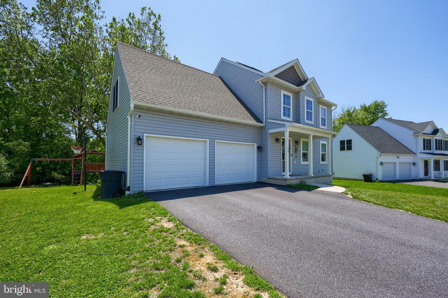 Property Photo:  19 Tennyson Drive  PA 17602 