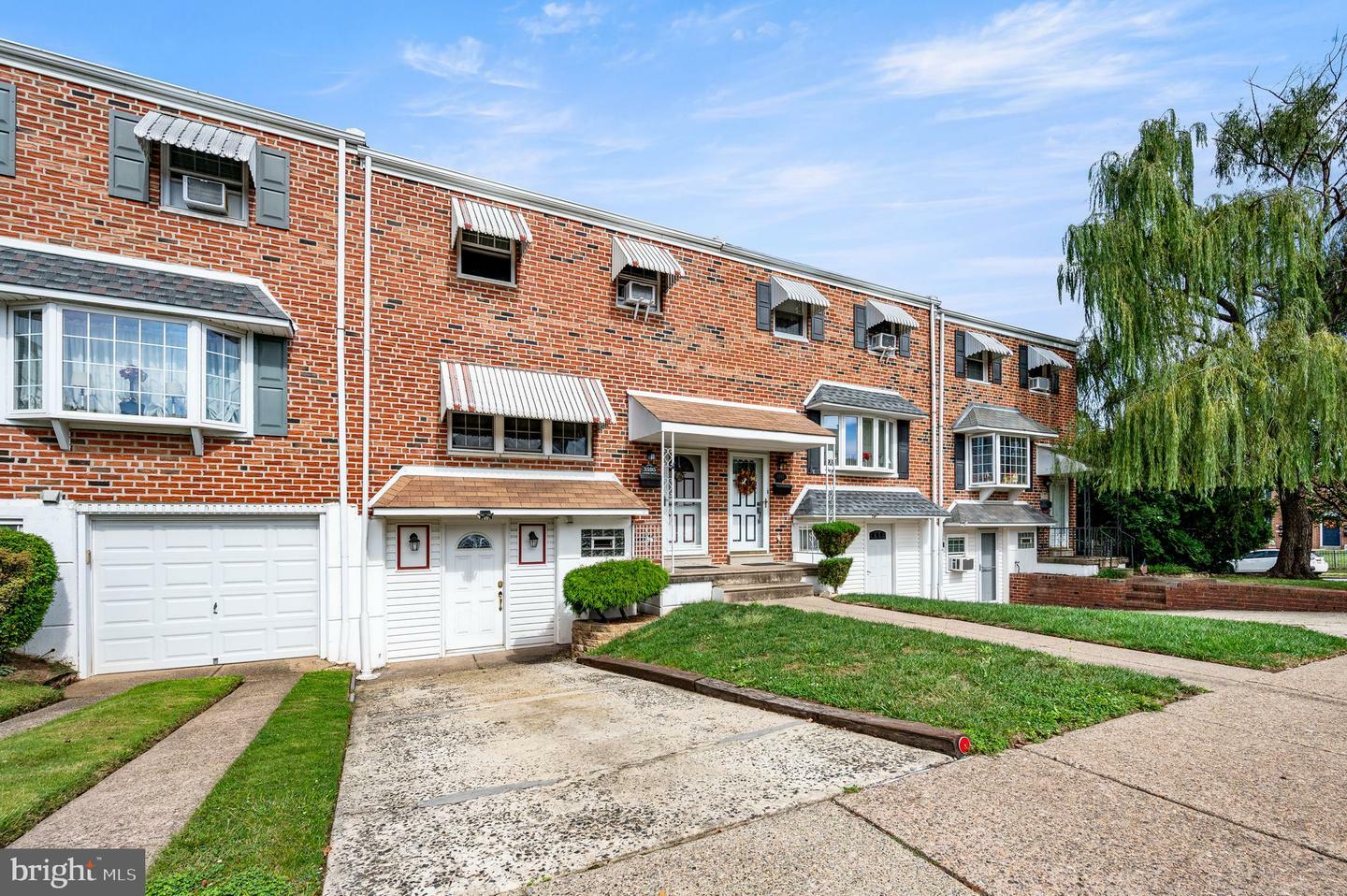 Property Photo: 3595 Oakhill Road PA 19154