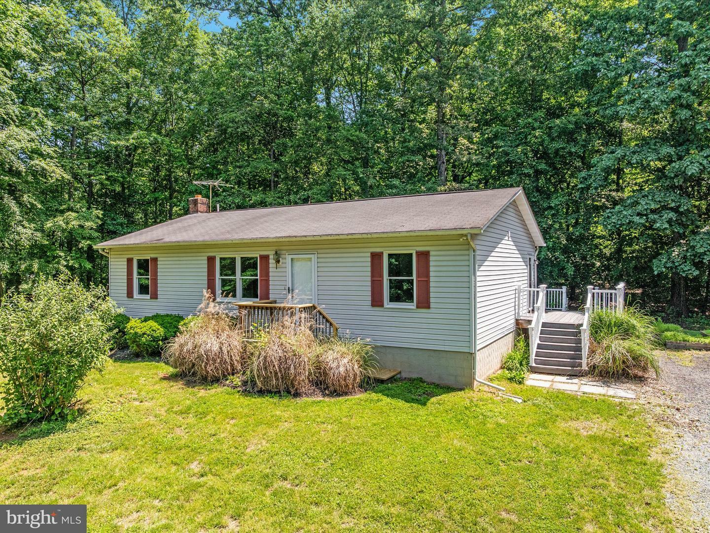 Property Photo: 43417 Lost Corner Road VA 20176
