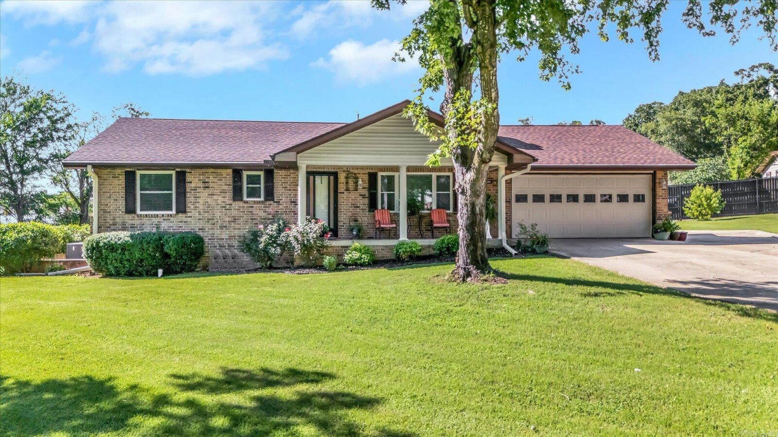 Property Photo: 812 Douglas Circle AR 72653