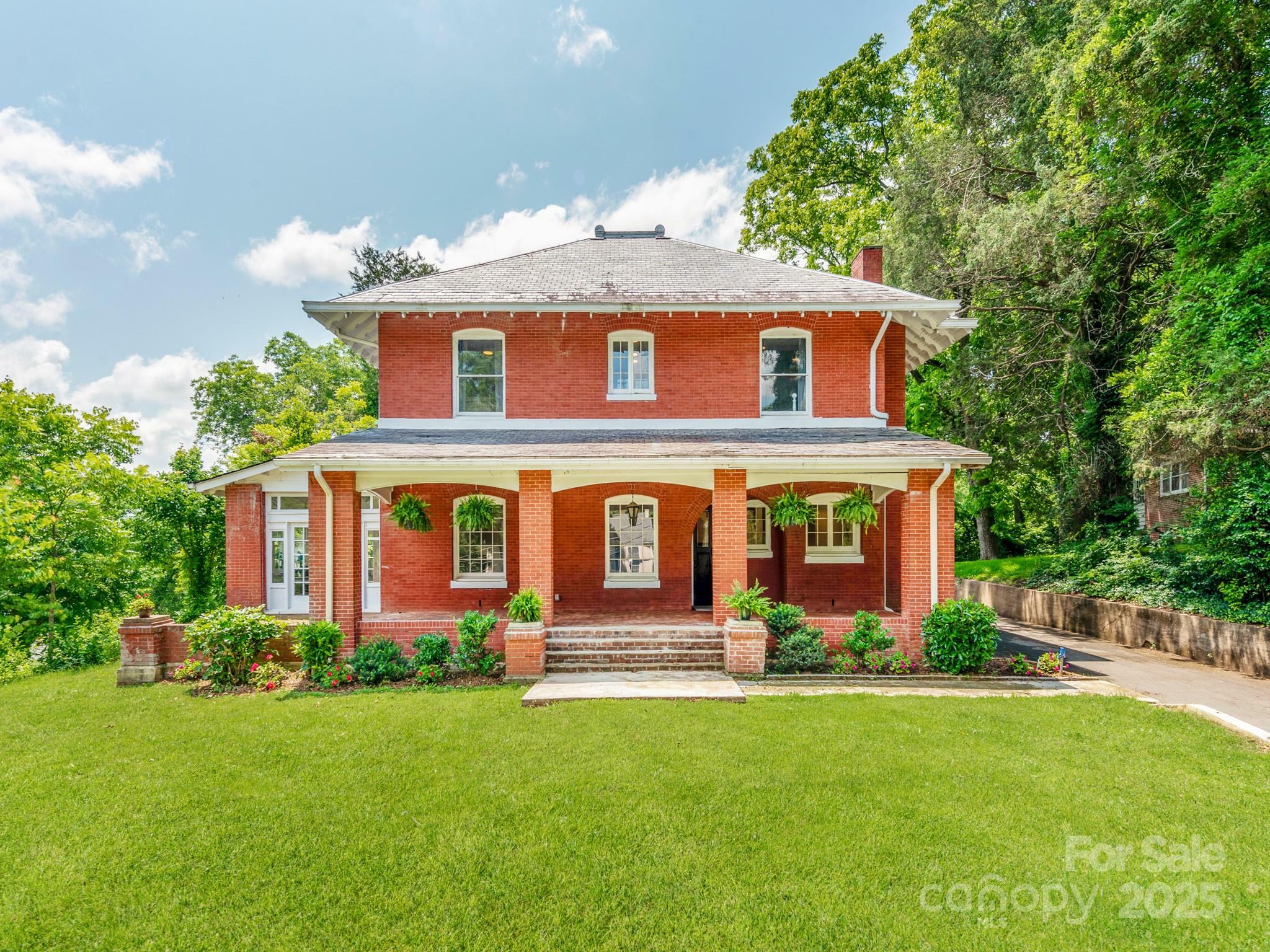 Property Photo: 128 W End Street SC 29706