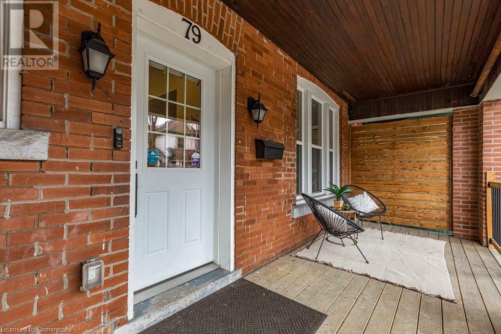 Photo de la propriété: 79 Fairholt Road South ON L8M 2T6