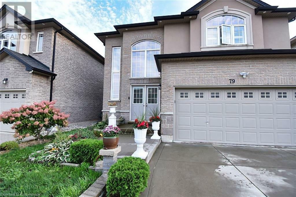 Photo de la propriété: 79 Aquasanta Crescent ON L9B 0H8