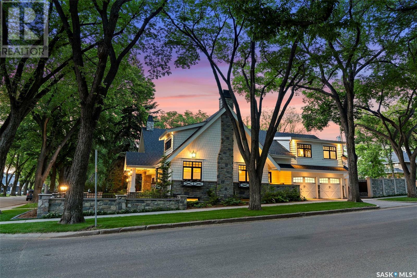 Property Photo:  334 Saskatchewan Crescent W  SK S7M 0A4 
