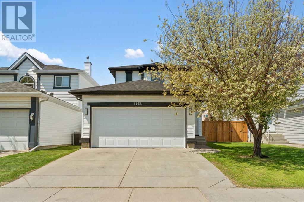 Property Photo: 1035 Coventry Drive Northeast AB T3K 4P2