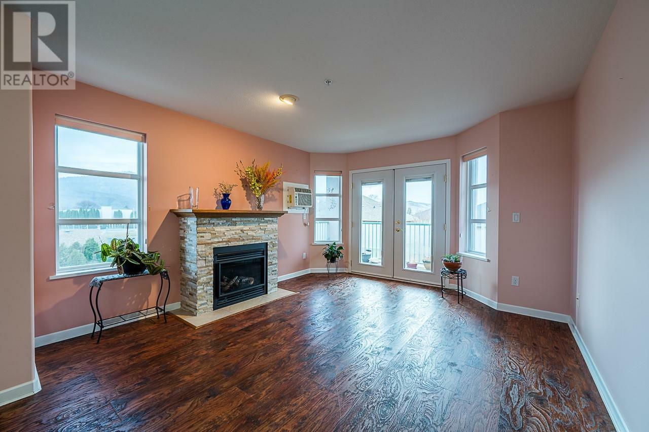 Photo de la propriété: 860 Nicolani Drive 303 BC V2B 5B3