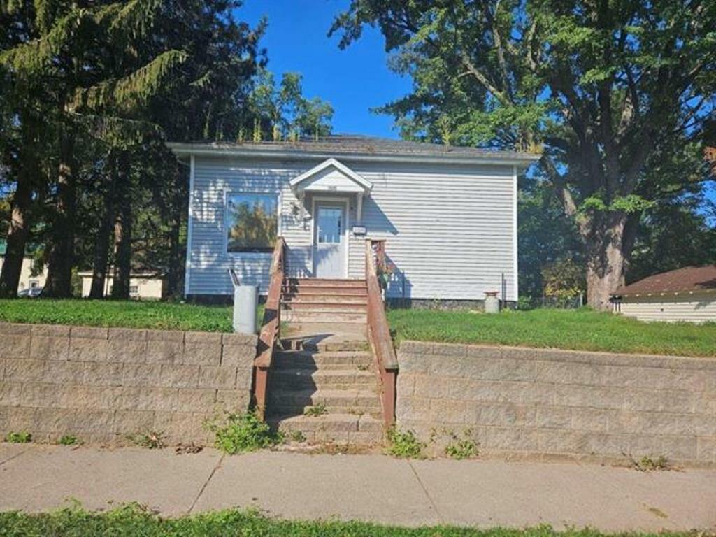 Property Photo: 504 North Cleveland Street WI 54452
