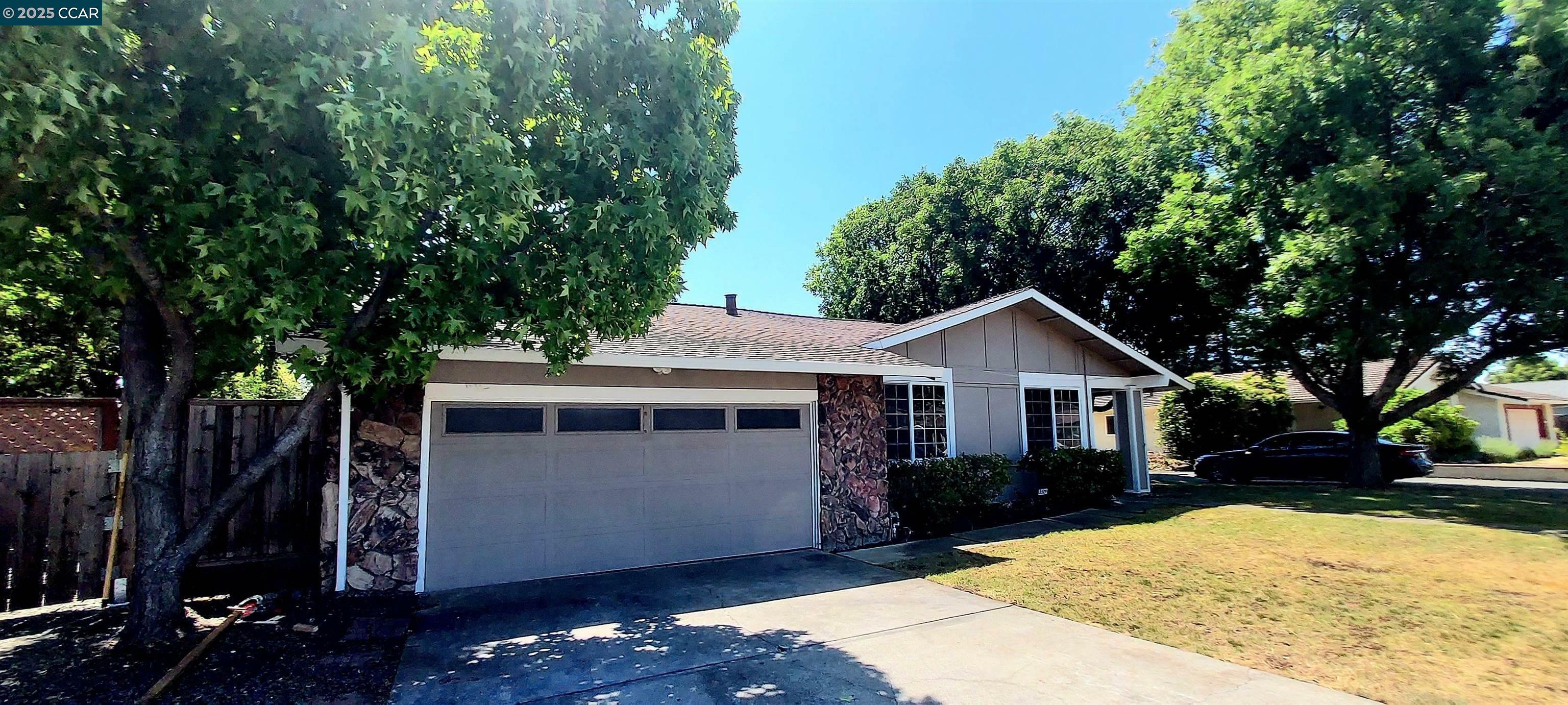 Property Photo: 3529 Sanford St CA 94520