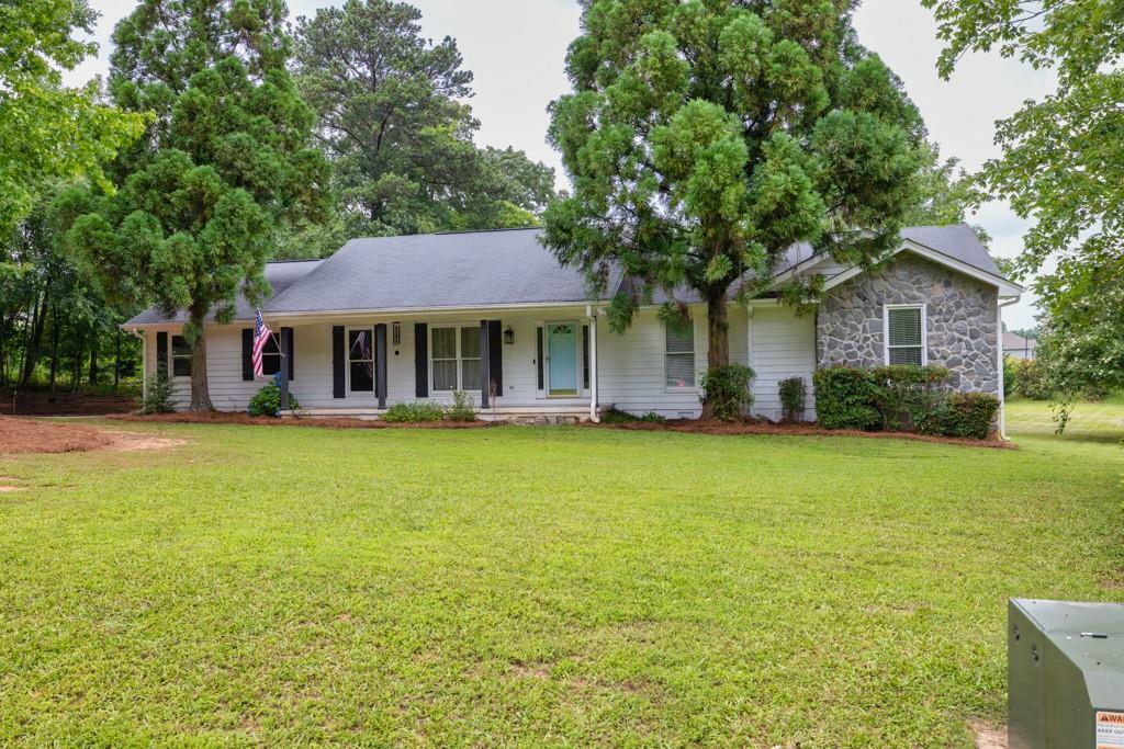 Property Photo: 3590 Canon Creek Drive GA 30041