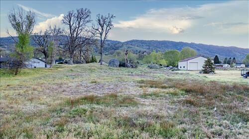 Property Photo:  29021 N Lower Valley Road  CA 93561 