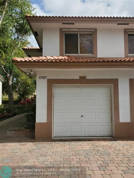 Property Photo: 11527 Royal Palm Blvd FL 33065