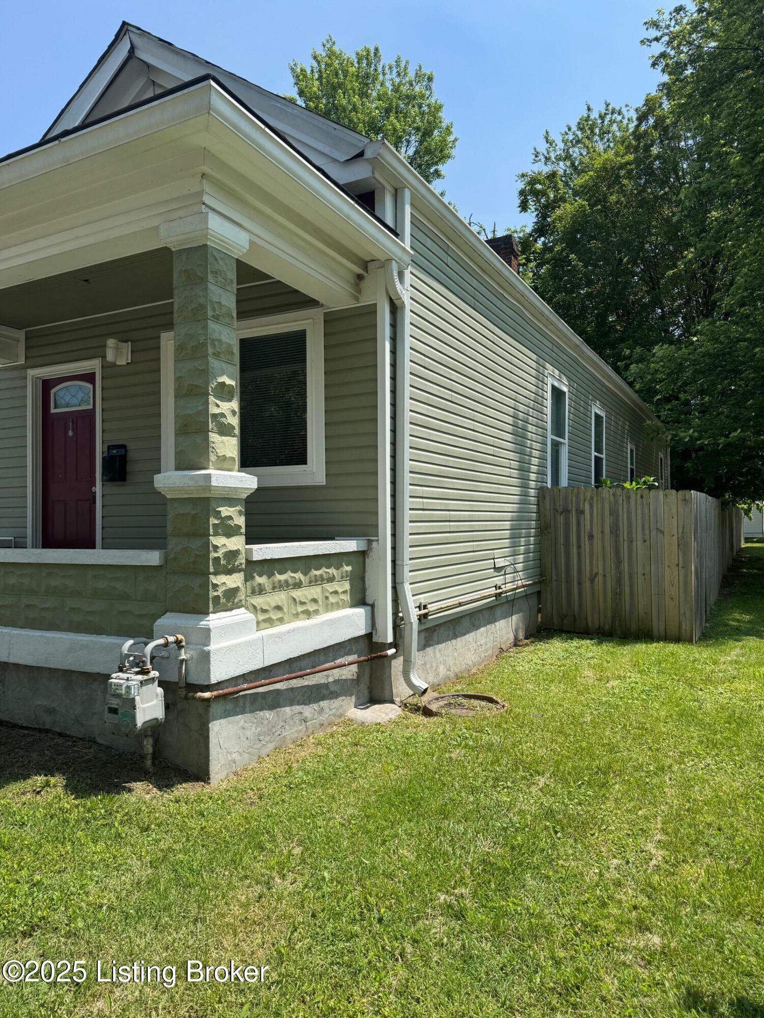 Property Photo: 2550 Saint Cecilia St KY 40212