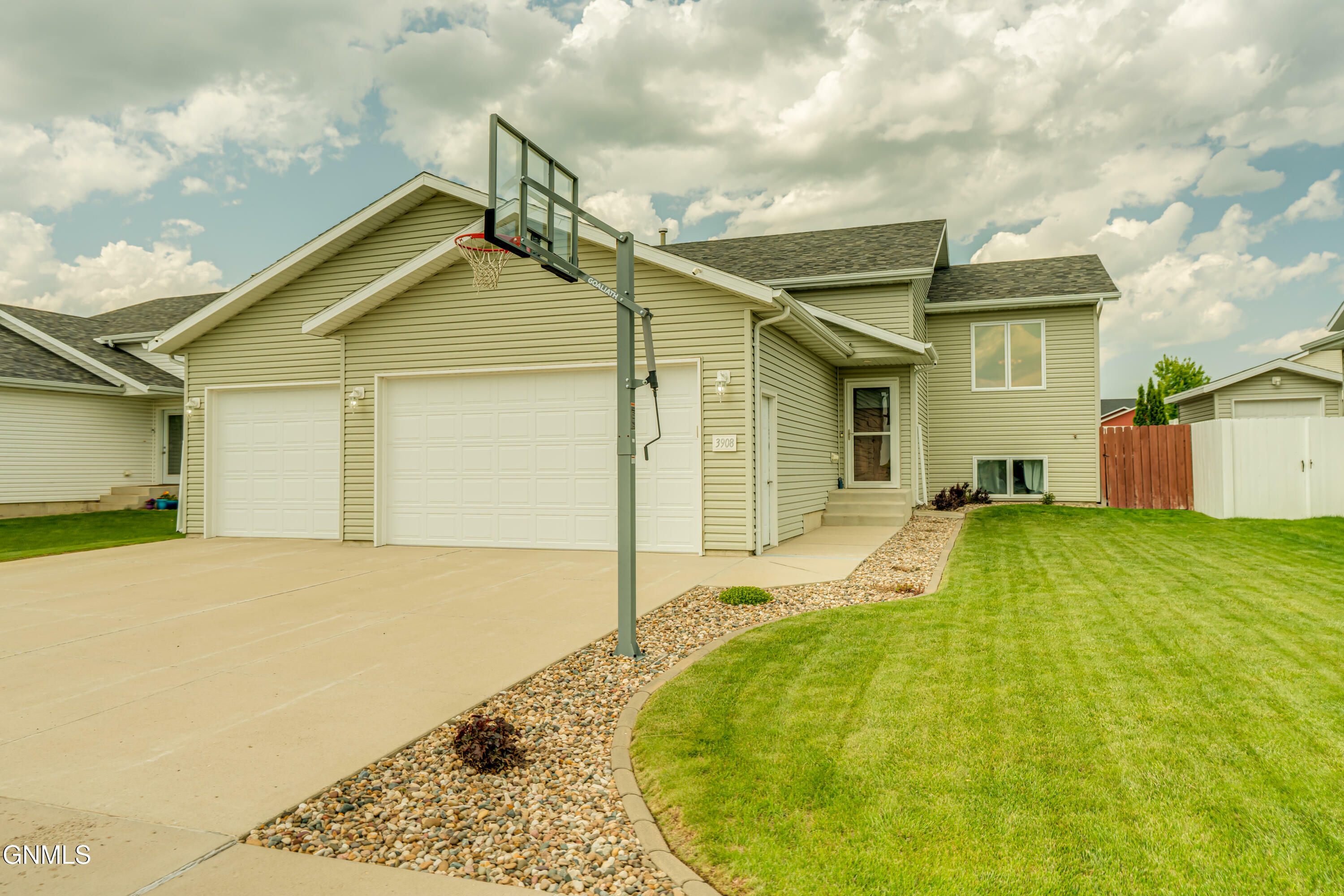 3908 48th Street NW  Mandan ND 58554 photo