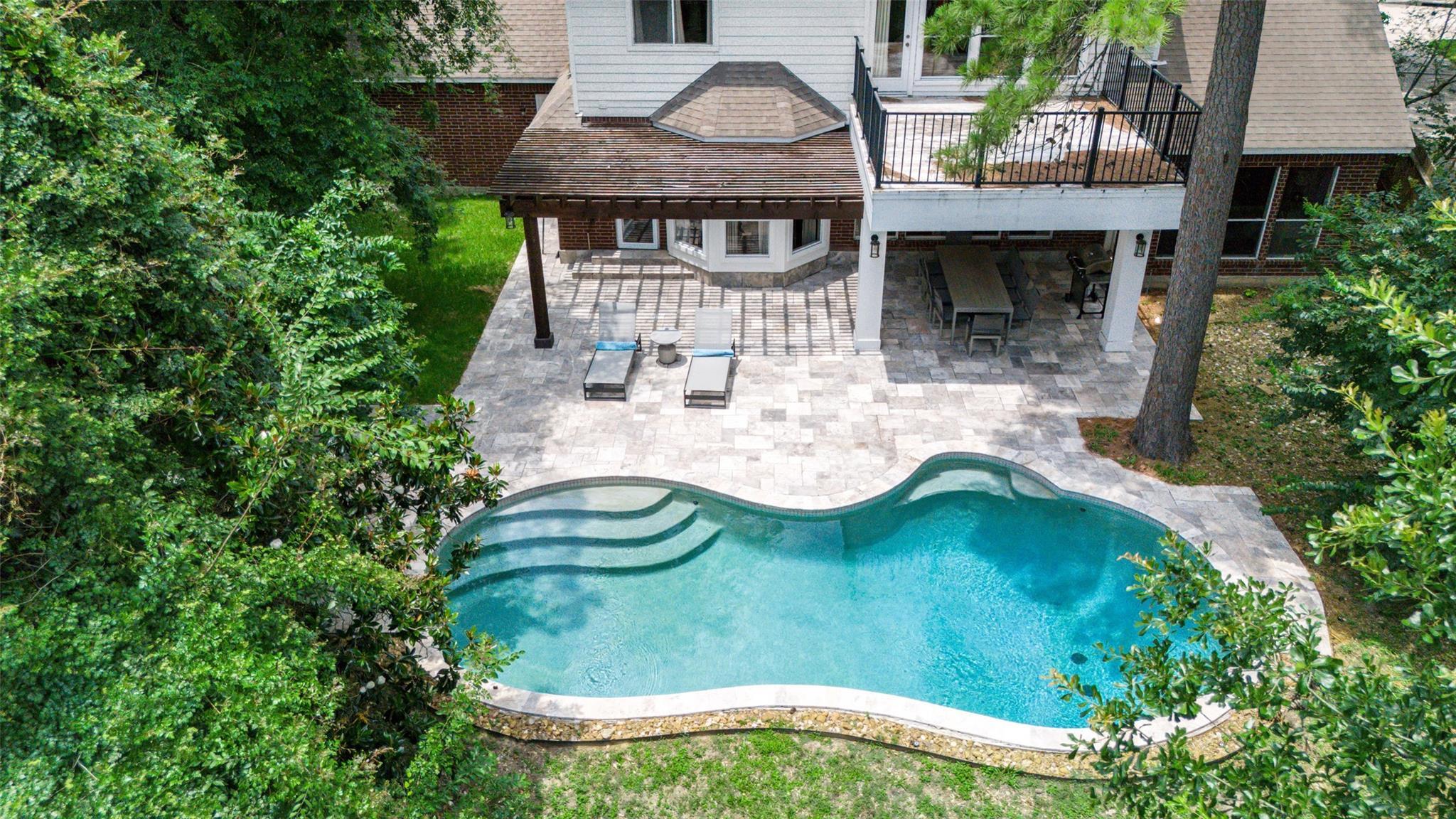 Property Photo:  113 N Floral Leaf Circle  TX 77381 