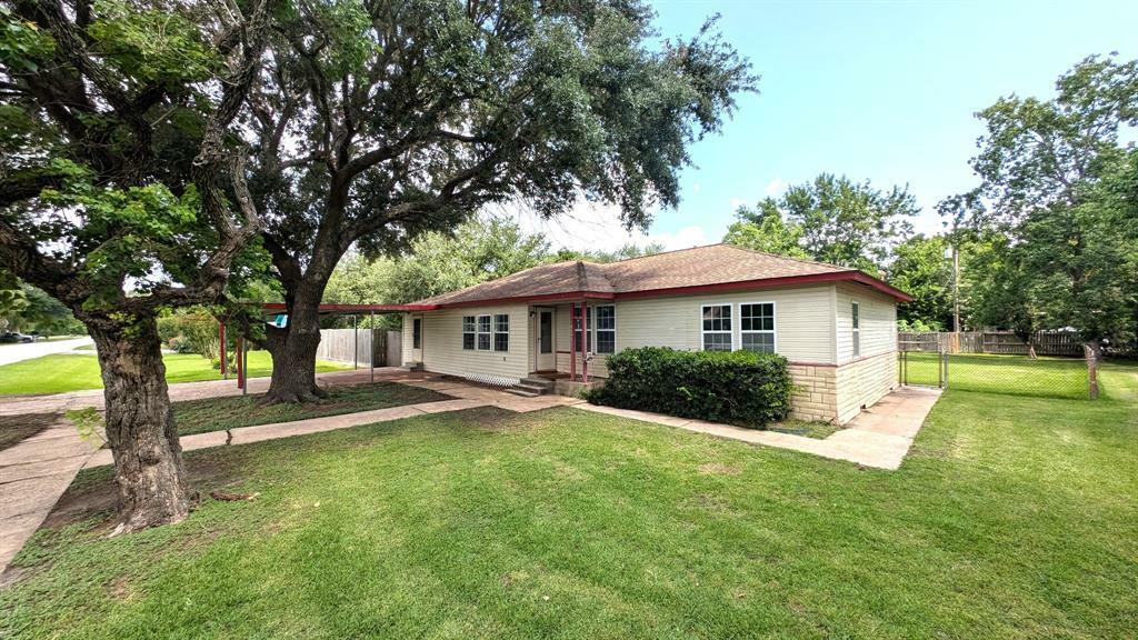 Property Photo: 9401 Montgomery Lane TX 77571