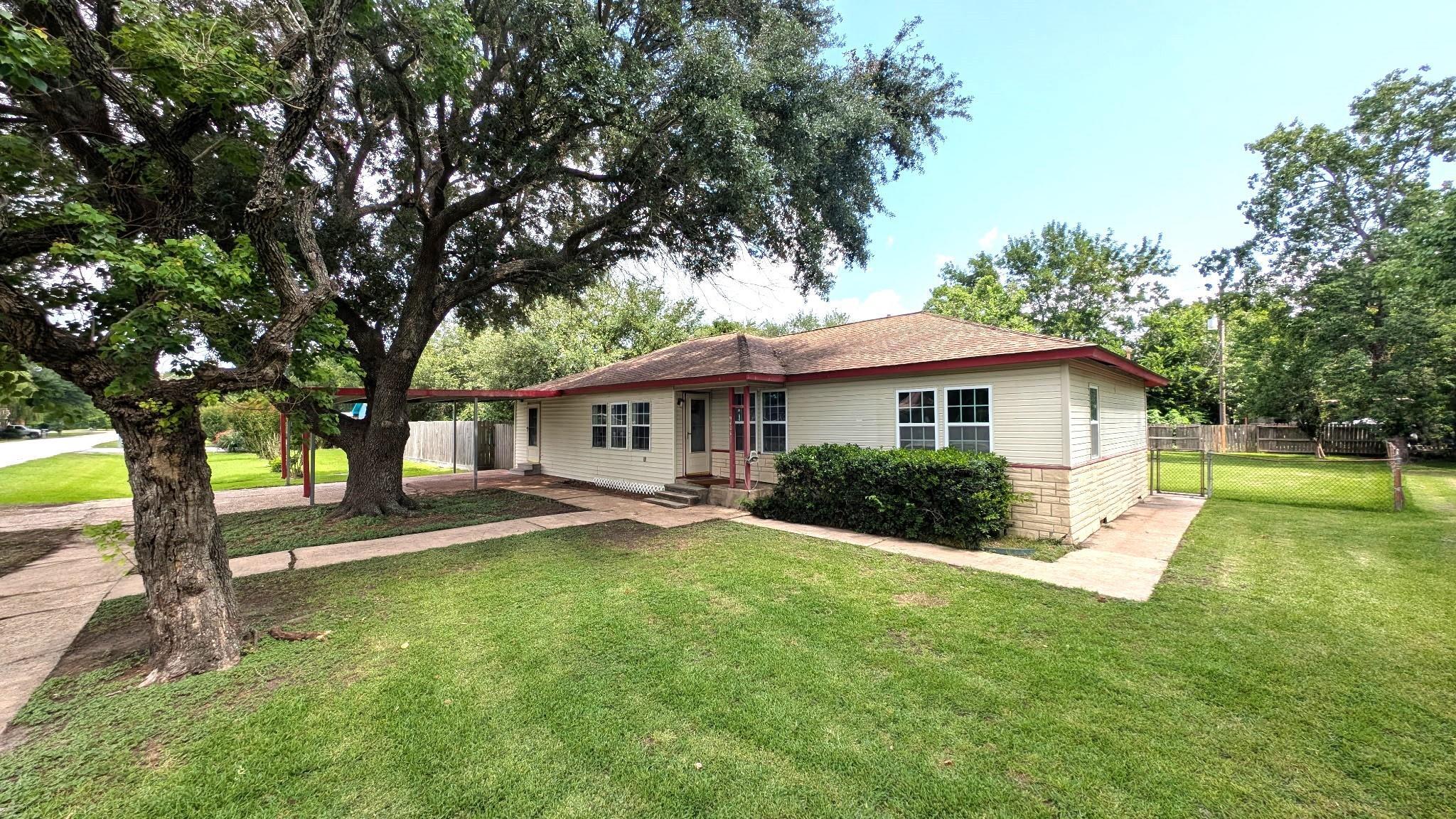 Property Photo: 9401 Montgomery Lane TX 77571