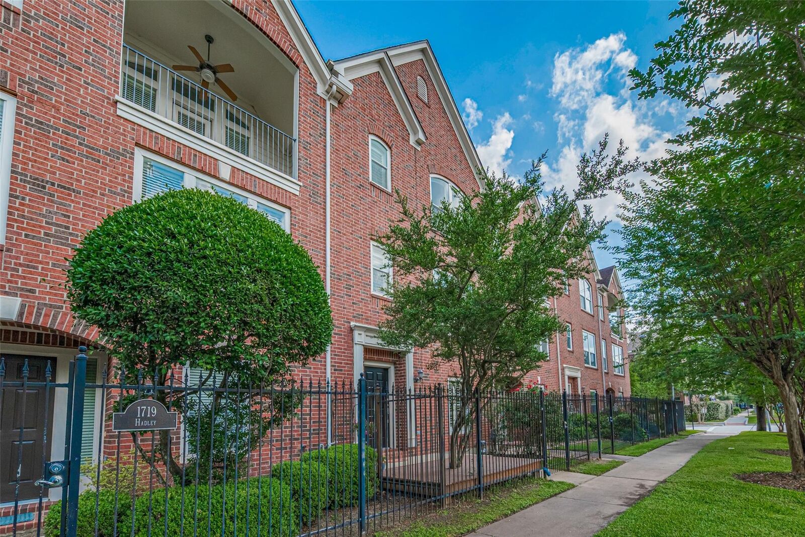 Property Photo: 1715 Hadley Street TX 77003