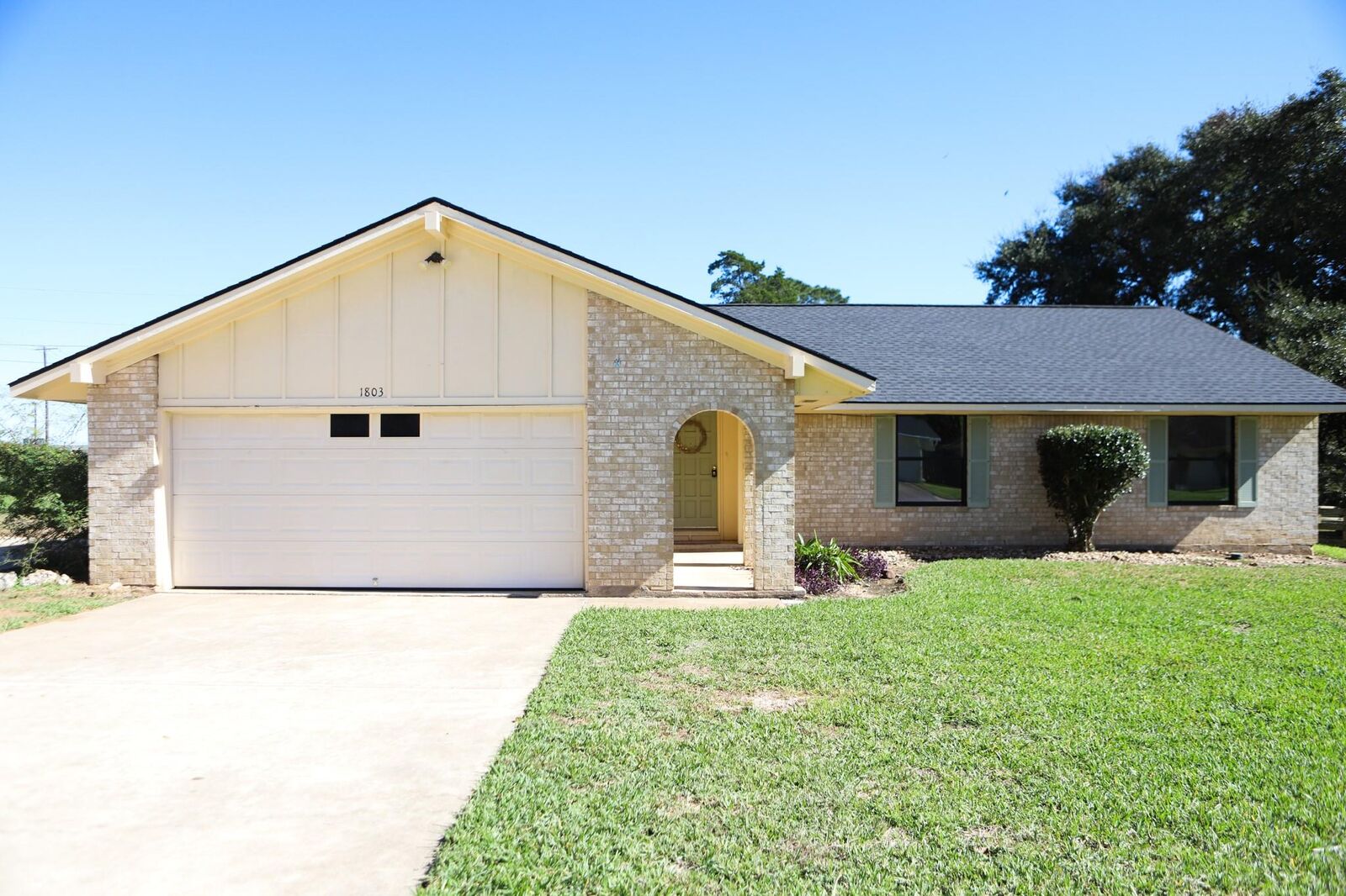 Property Photo:  1803 Hickory Lane  TX 77833 