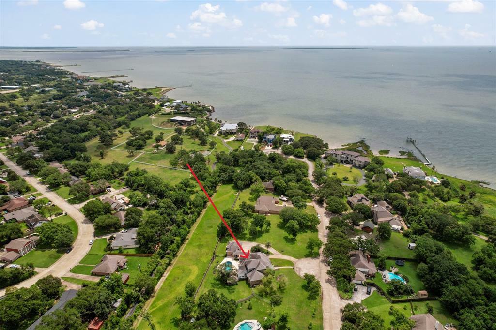 Property Photo: 806 Quintana Roo Place TX 77586