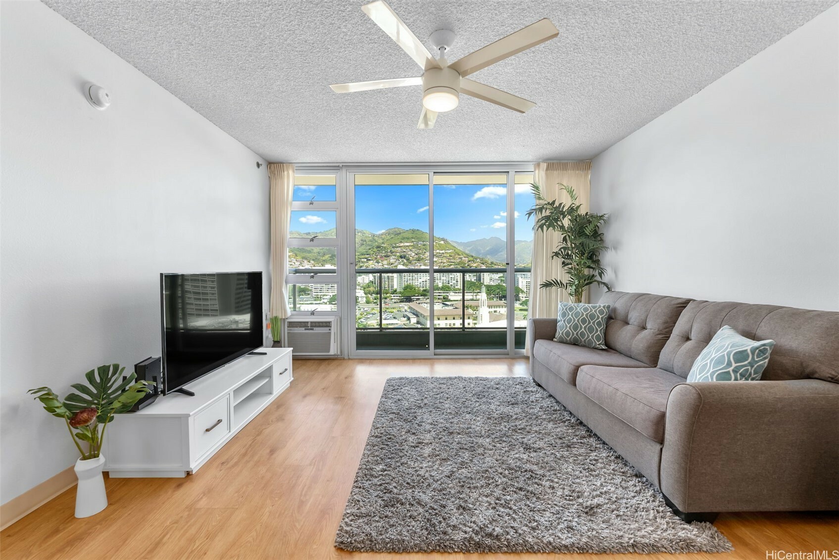 Property Photo:  1450 Young Street 2004  HI 96814 