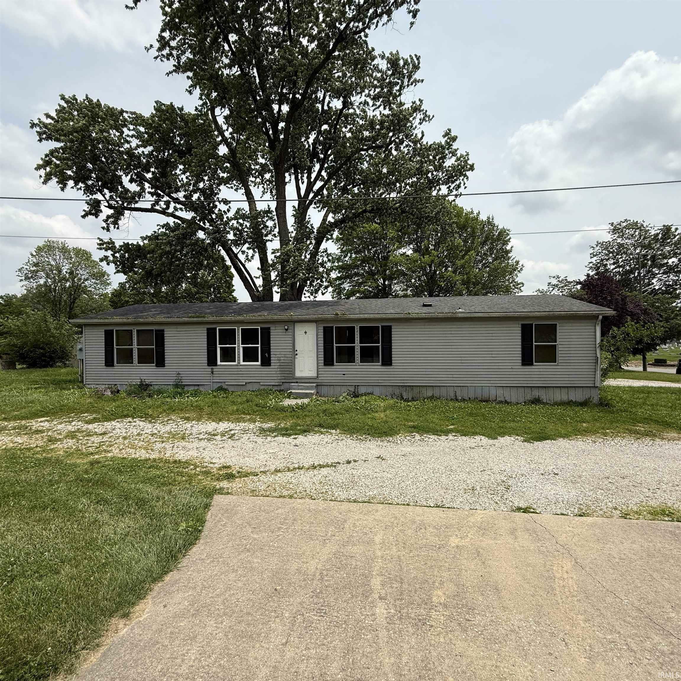 Property Photo: 526 W Brummitt Street IN 47665-8734