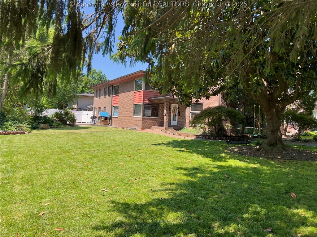 3915 Virginia Avenue SE  Charleston WV 25304 photo
