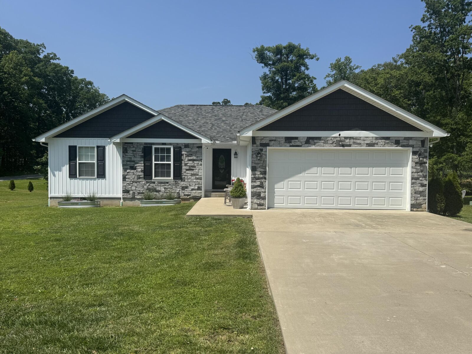 Property Photo: 419 Scarlet Oak Drive KY 40741