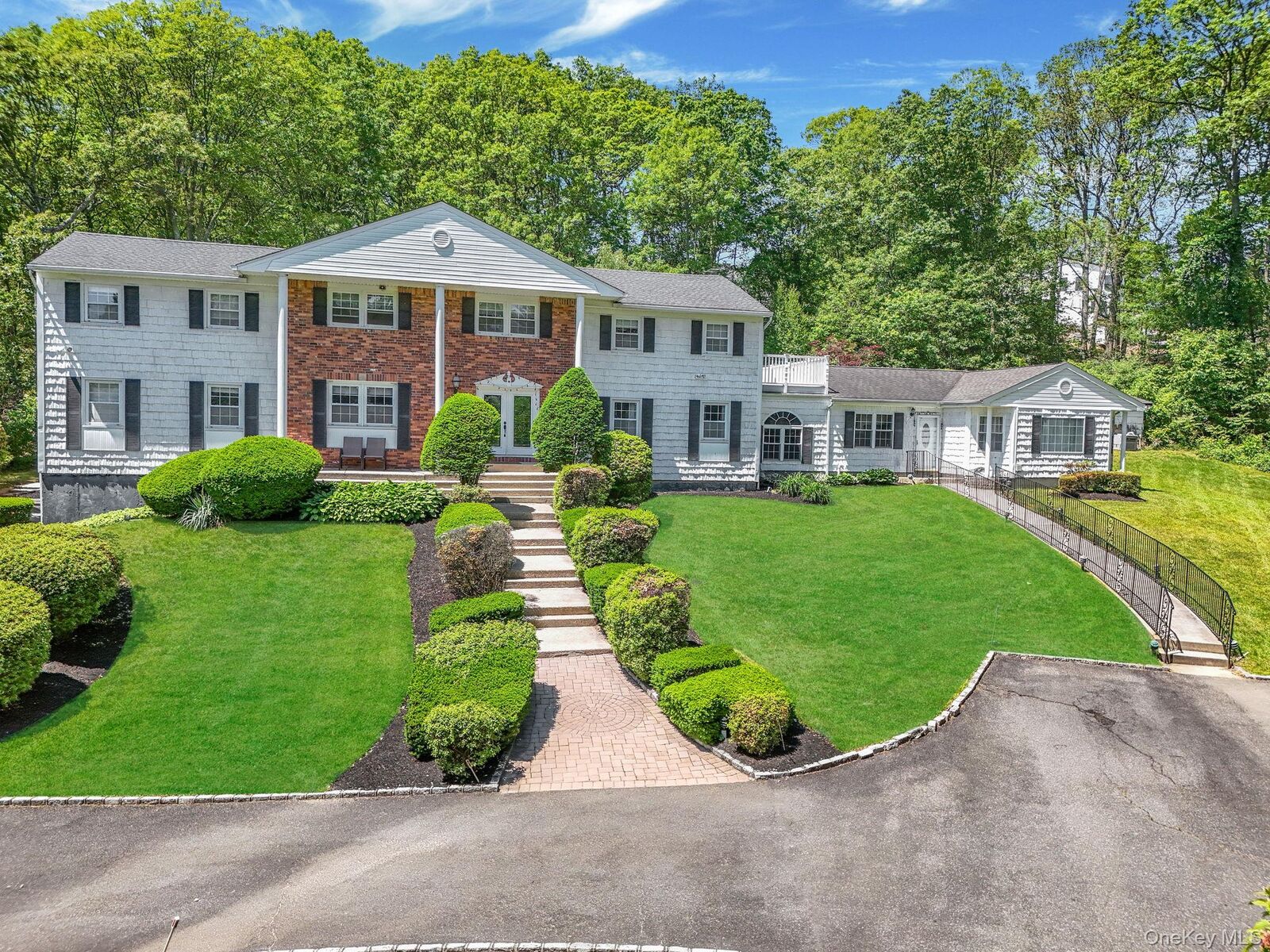 Property Photo:  11 Country Squire Court  NY 11746 