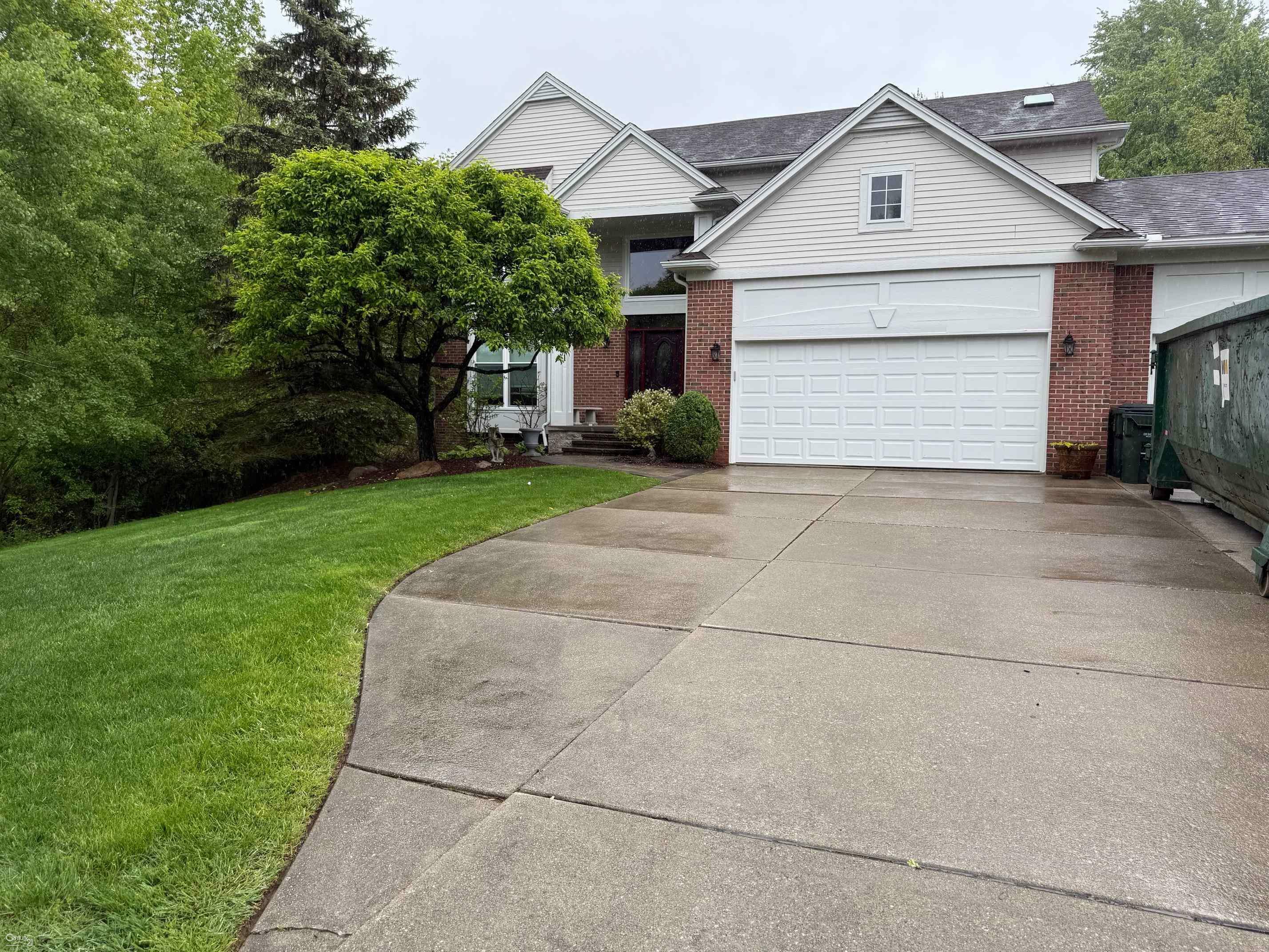 Property Photo: 2801 Waldon Park Drive MI 48359